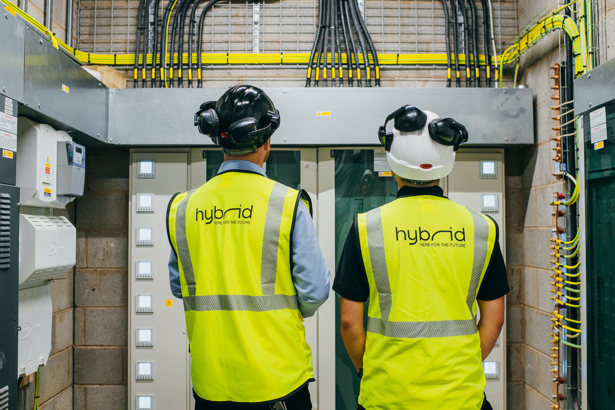 Hybrid engineers on site